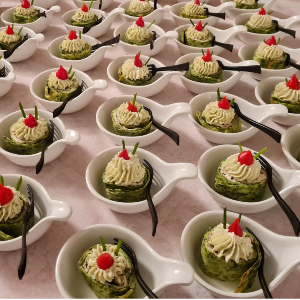 Spinatroulade mit Kräuterquark und Schinken