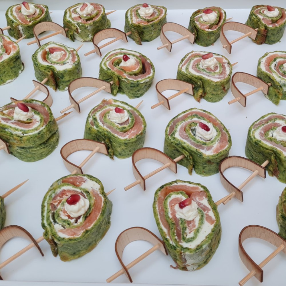 Spinatroulade mit Kräuterquark und Lachs