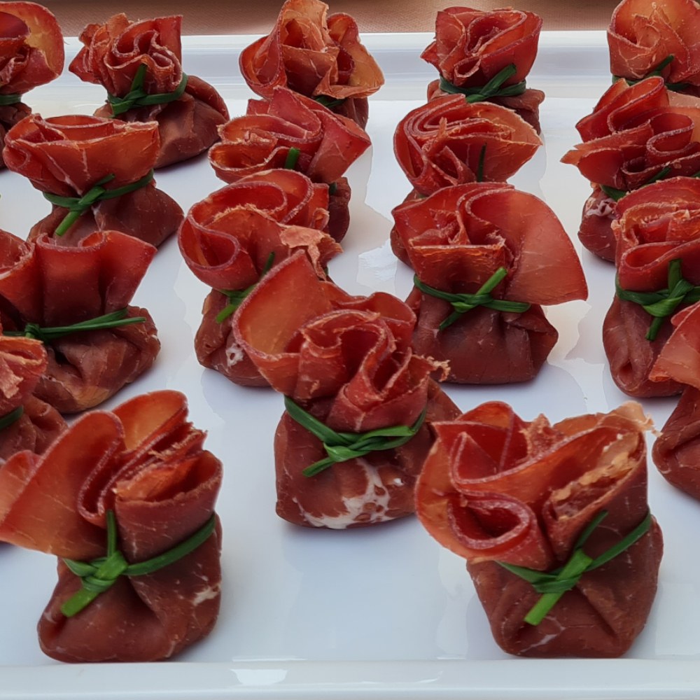Bresaolasäckchen mit Frischkäsefüllung