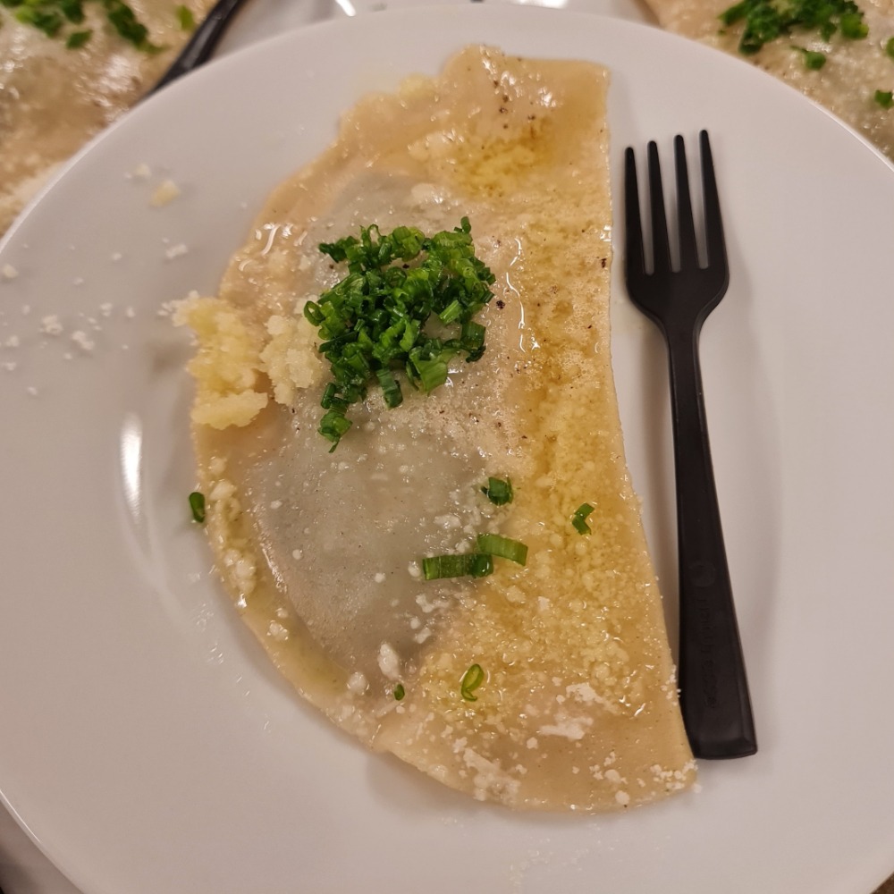 Schlutzkrapfen mit Butter und Parmesan