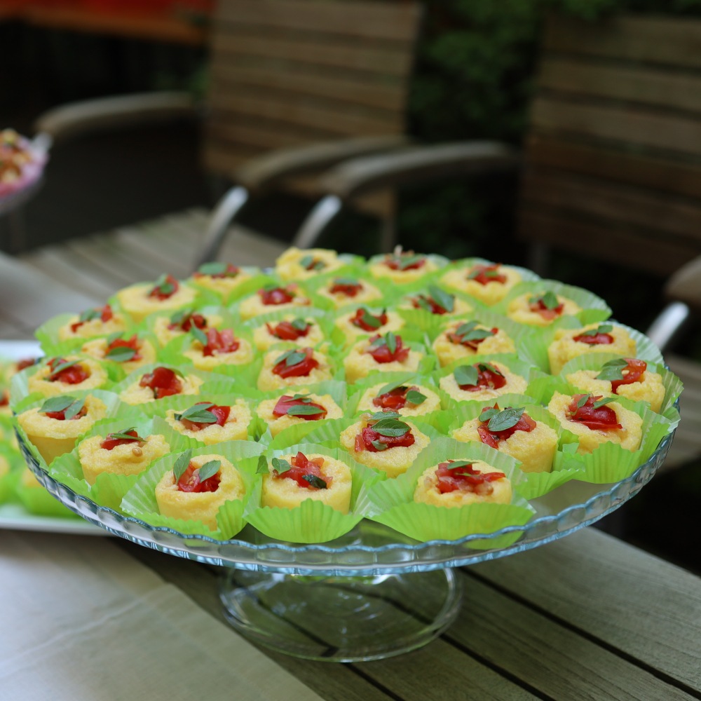 Polentakörbchen mit Pilz- oder Tomatenfüllung